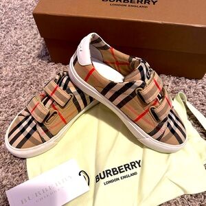 BURBERRY LONDON ENGLAND unisex Kids shoes size 31 great condition